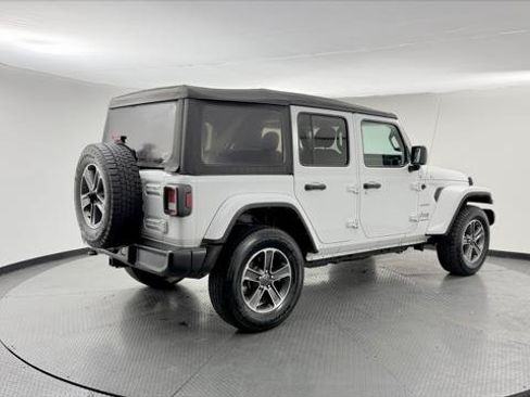 Used 2023 Jeep Wrangler Unlimited Sahara w/ Cold Weather Group AWD/4WD image 8
