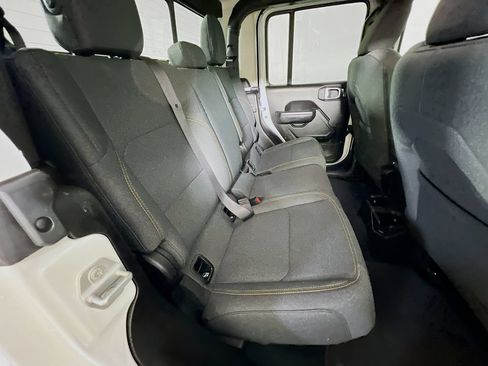 Used 2024 Jeep Gladiator Sport AWD/4WD image 23