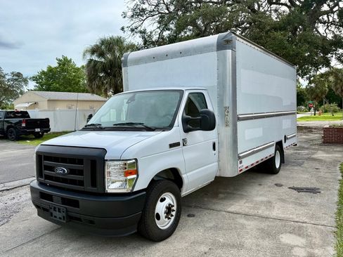 Used 2022 Ford E-350 and Econoline 350 Super Duty image 2