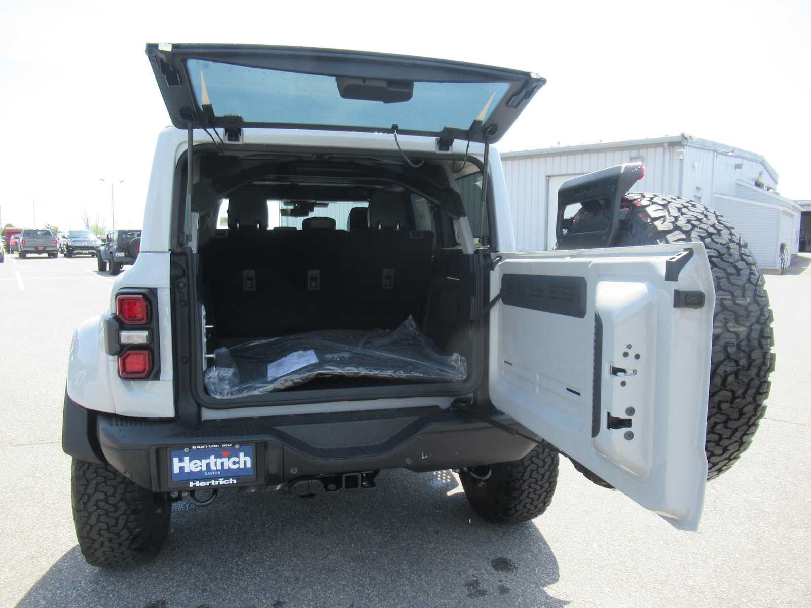 New 2026 Ford Bronco Raptor w/ Interior Carbon Fiber Pack AWD/4WD image 15