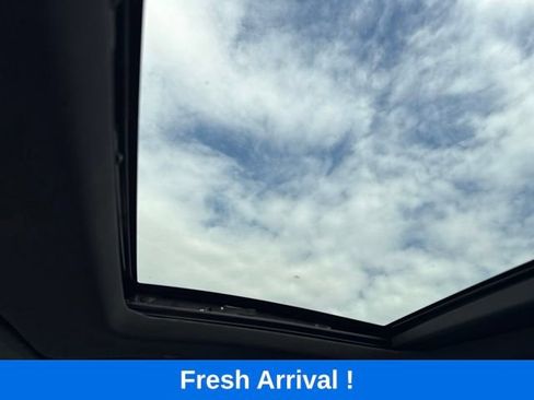 Used 2023 Chevrolet Traverse High Country FWD image 11