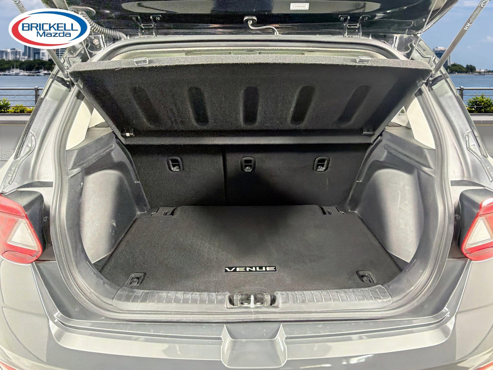 Used 2024 Hyundai Venue Limited FWD image 12