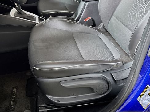 Used 2023 Hyundai Venue Limited image 21