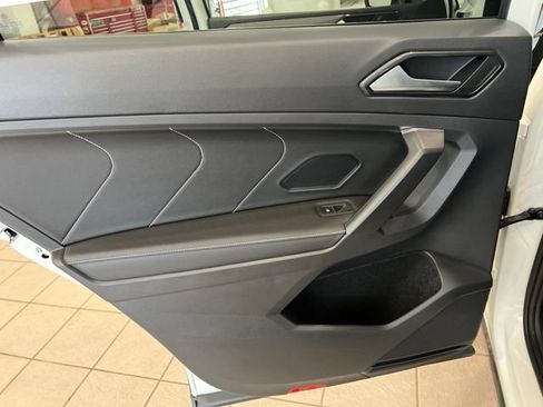 Used 2023 Volkswagen Tiguan SE AWD/4WD image 14