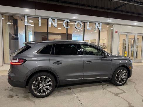 Used 2022 Lincoln Nautilus Reserve AWD/4WD image 7