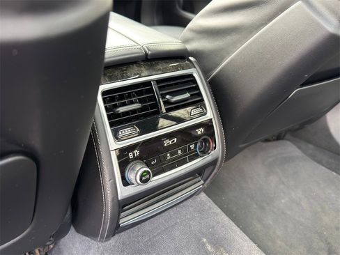 Used 2022 BMW 740i w/ M Sport Package image 33