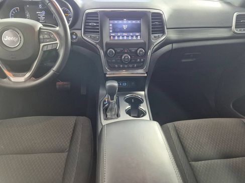 Used 2020 Jeep Grand Cherokee Laredo RWD image 25