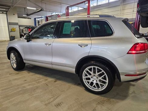 Used 2017 Volkswagen Touareg Sport AWD/4WD image 5