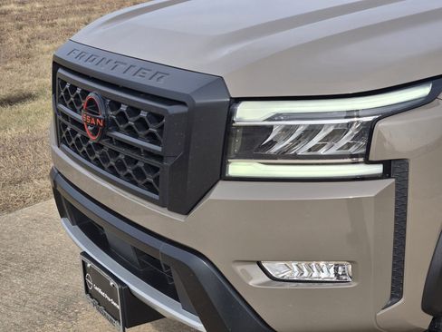 Used 2024 Nissan Frontier PRO-4X w/ Pro Premium Package image 10