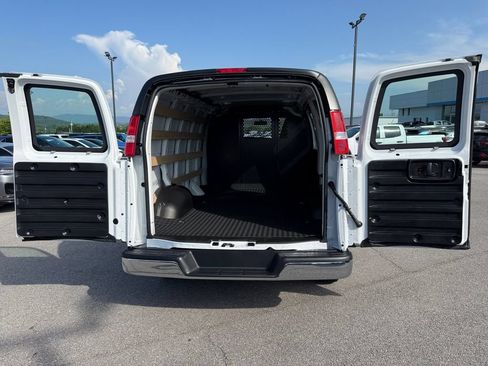 Used 2025 Chevrolet Express 2500 w/ Driver Convenience Package RWD image 27