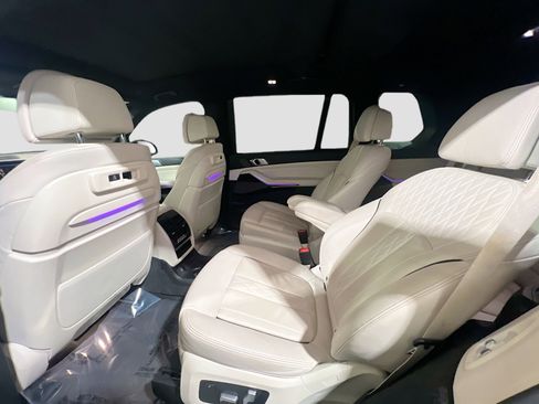 Used 2021 BMW X7 M50i image 18