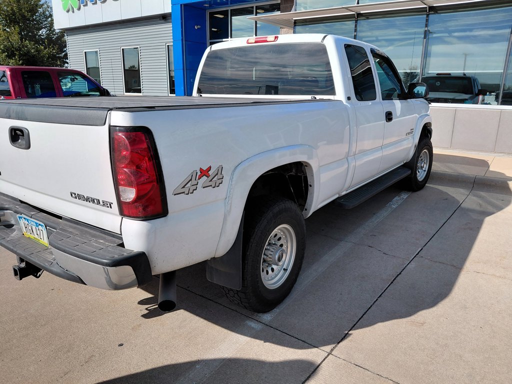 Used 2004 Chevrolet Silverado 2500 LS w/ Heavy-Duty Power Package AWD/4WD image 5