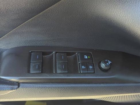 Used 2021 Toyota Camry SE FWD image 8
