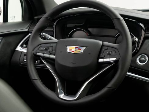 New 2025 Cadillac XT6 Luxury image 12