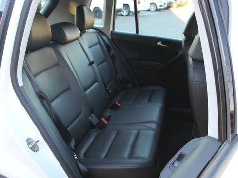 Used 2017 Volkswagen Tiguan S image 14