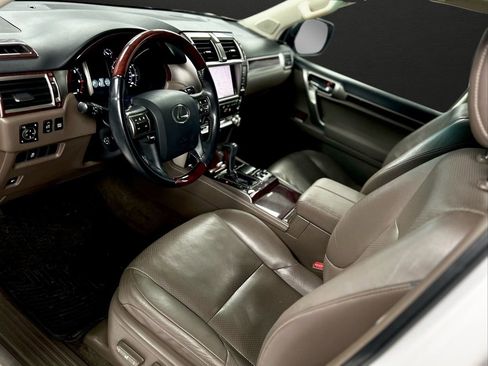 Used 2011 Lexus GX 460 w/ Comfort Plus Pkg image 16