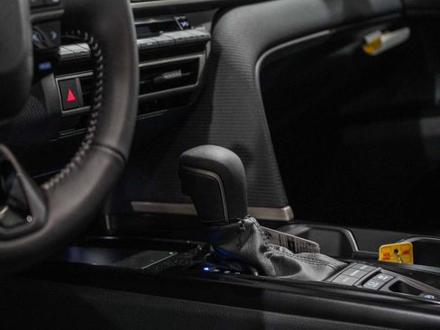 New 2026 Toyota Camry Hybrid FWD image 24