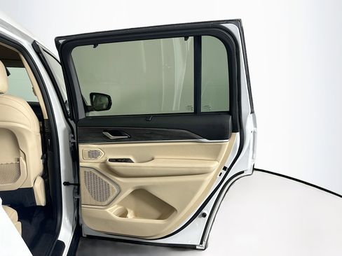 Used 2021 Jeep Grand Cherokee L Limited w/ Luxury Tech Group II image 32