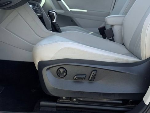 Used 2024 Volkswagen Tiguan SE AWD/4WD image 18