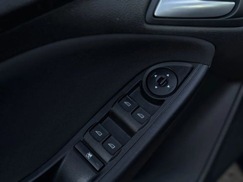 Used 2016 Ford Focus SE w/ SE Cold Weather Package image 24