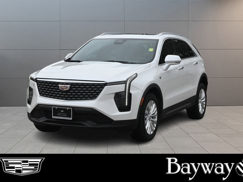 Certified 2024 Cadillac XT4 Luxury w/ Cold Weather Package image 1