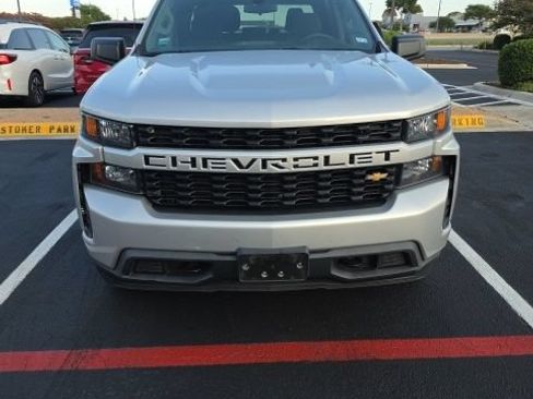 Used 2019 Chevrolet Silverado 1500 Custom w/ Infotainment Package RWD image 3