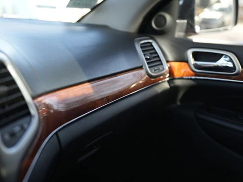 Used 2011 Jeep Grand Cherokee Overland AWD/4WD image 30