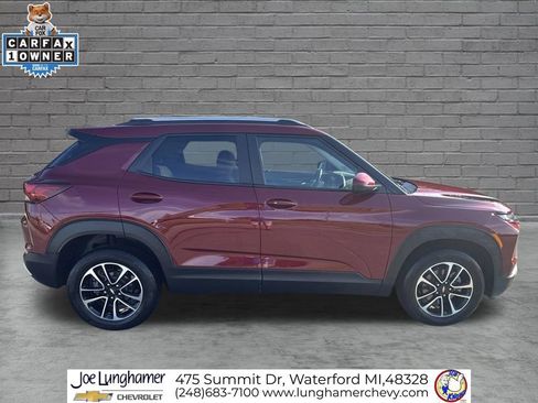 Used 2024 Chevrolet TrailBlazer LT w/ LT Cold Weather Package AWD/4WD image 2