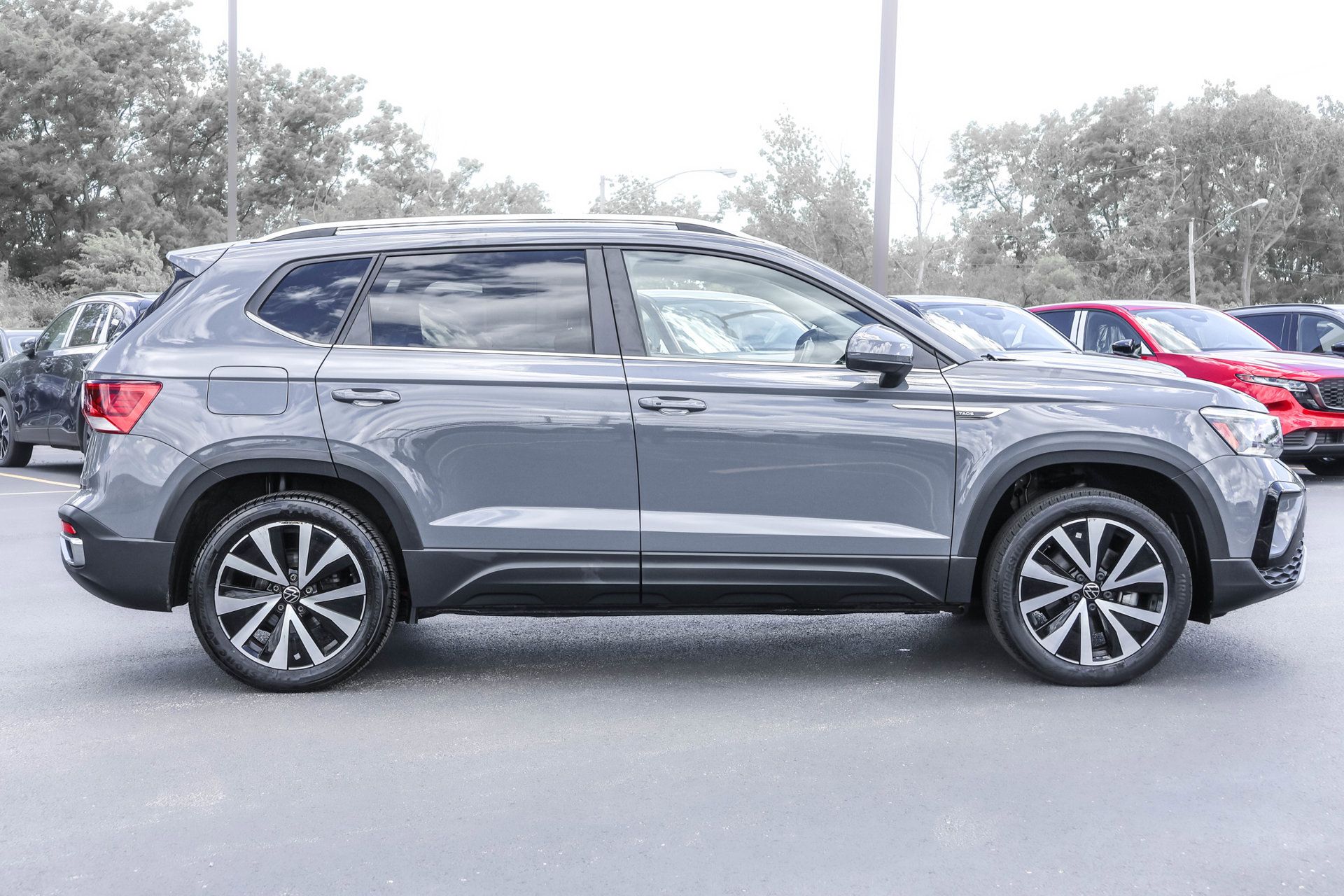 Used 2023 Volkswagen Taos SE AWD/4WD image 14