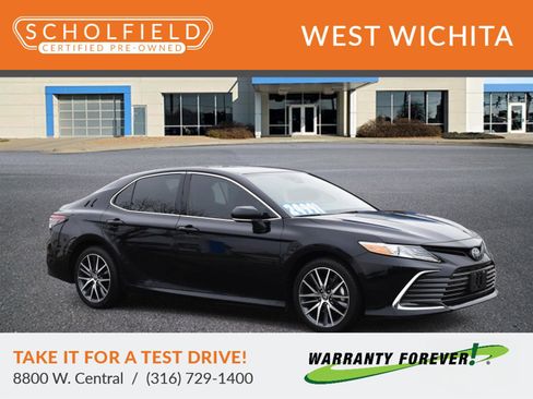 Used 2023 Toyota Camry XLE image 1