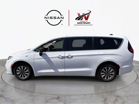 Used 2024 Chrysler Pacifica Limited FWD image 29