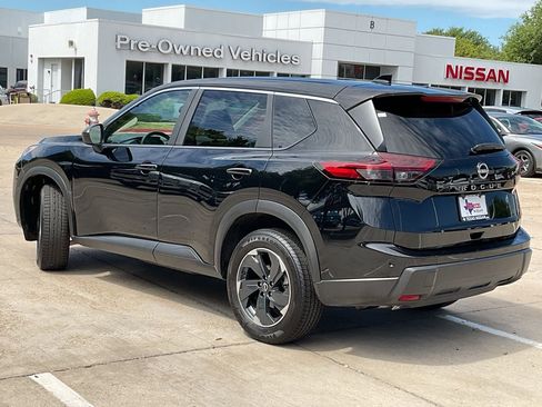 Used 2025 Nissan Rogue SV image 7