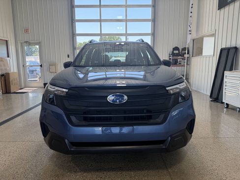 Used 2025 Subaru Forester AWD/4WD image 9