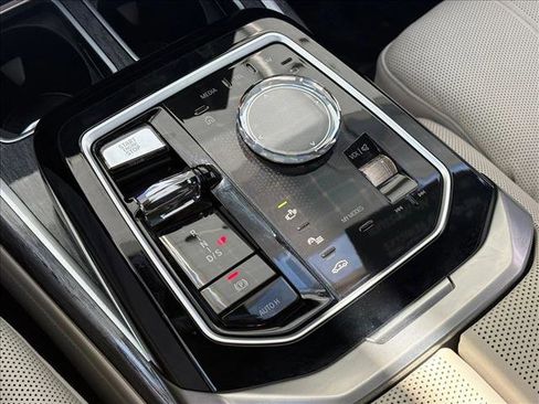 Used 2023 BMW 740i w/ Executive Package image 12