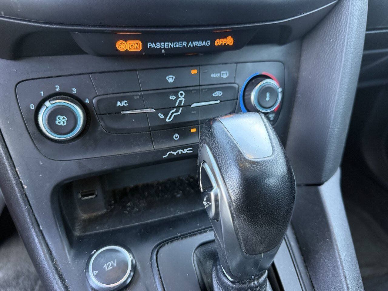 Used 2016 Ford Focus SE FWD image 16