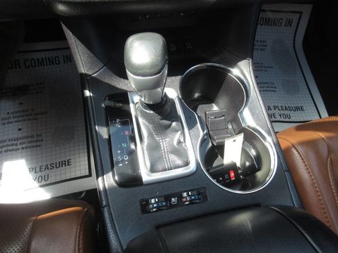 Used 2017 Toyota Highlander Limited AWD/4WD image 26