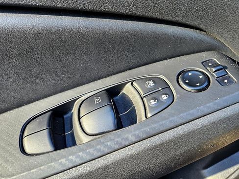 Used 2024 Nissan Altima 2.5 SV image 30