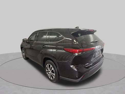 Used 2021 Toyota Highlander XLE FWD image 8