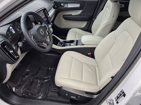 Used 2022 Volvo XC40 T5 Momentum w/ Premium Package AWD/4WD image 8