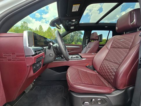 Used 2025 Cadillac Escalade Sport w/ Touring Package AWD/4WD image 9