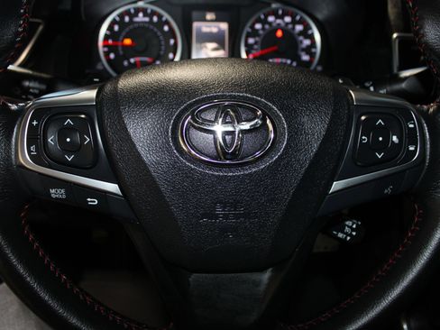 Used 2015 Toyota Camry SE FWD image 18