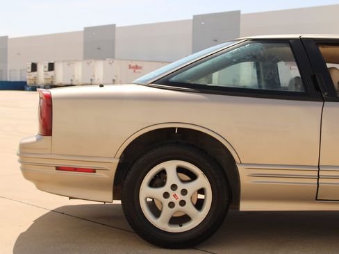 Used 1997 Oldsmobile Cutlass Supreme SL FWD image 31