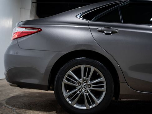 Used 2017 Toyota Camry SE image 9