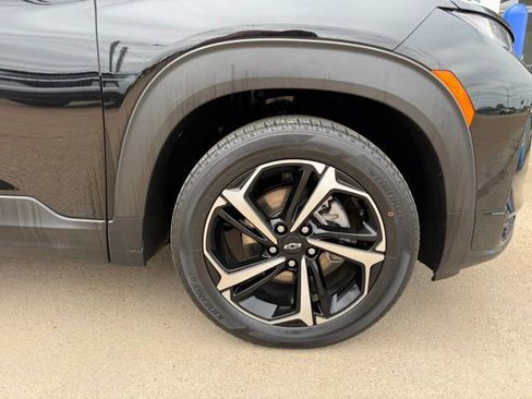 Used 2023 Chevrolet TrailBlazer RS w/ Convenience Package FWD image 8