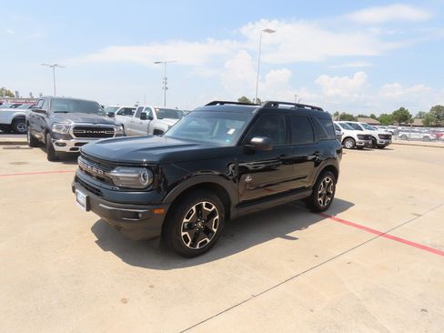 Used 2023 Ford Bronco Sport Outer Banks w/ Tech Package AWD/4WD image 2