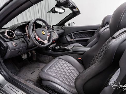 Used 2014 Ferrari California image 35