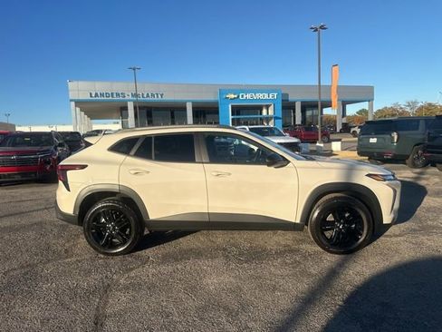 New 2026 Chevrolet Trax ACTIV w/ Driver Confidence Package image 2