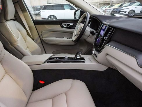 Used 2025 Volvo XC60 B5 Core w/ Protection Package Premier image 18