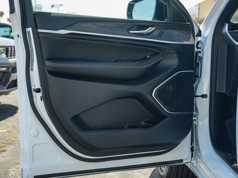 New 2026 Jeep Grand Cherokee Limited Reserve image 21