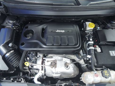 Used 2022 Jeep Cherokee Latitude Lux w/ Sun & Sound Group AWD/4WD image 41